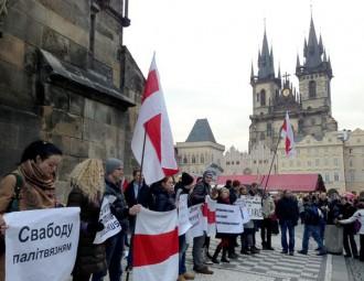 Активисты «припомнили» чешскому президенту старое и просили поддержки