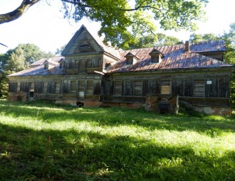 Валанцёры аднаўляюць сядзібу Рэйтанаў на Берасцейшчыне, каб зрабіць там музей