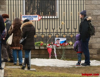 Охрана посольства России в Минске вызвала ОМОН для соболезнующих в смерти Немцова