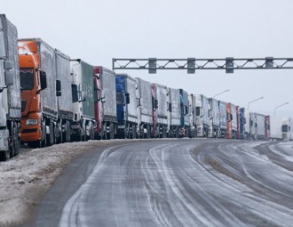 На границе из Беларуси в Литву стоят в очереди несколько сотен фур