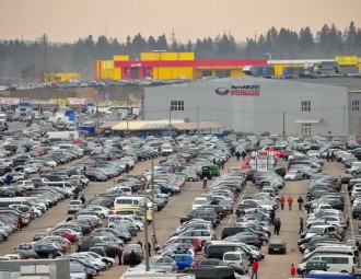 Авто- и стройрынок в Малиновке идут на банкротство за миллионные долги владельца