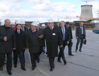 Лукашенко: В Беларуси строится самая безопасная и современная АЭС в мире (видео)