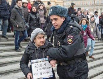 Правом стрелять в людей на митингах собирается наделить полицию Госдума России