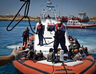 В Средиземном море затонуло судно с 700 пассажирами на борту