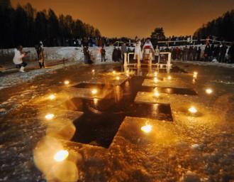 Православные беларусы отметят Крещенский Сочельник службой в церкви и купанием в проруби