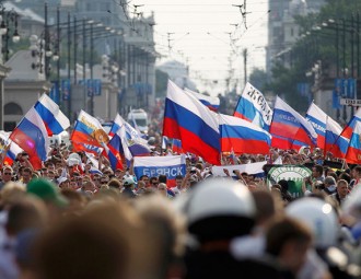 В День Победы российские болельщики пройдут маршем по Минску. Лукашенко даст добро?