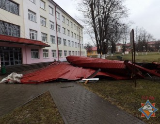 Ветер снес крышу Столинской райбольницы