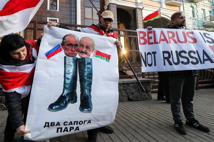 Андрей Егоров: Из-за протестов в России Путину может быть не до Лукашенко