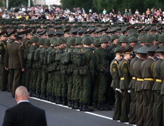 Киев - Минск - Хайфа: Кому нужны военные парады?