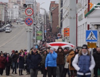 Сотни и тысячи беларусов вышли на акции против декрета "о тунеядцах" в четырех городах