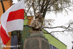 У памяць паўстанцаў Каліноўскага каля 100 чалавек прайшлі па Свіслачы з бел-чырвона-белымі сцягамі