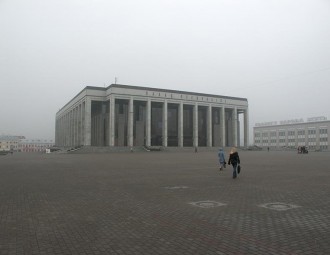 В центре Минска второй день задерживают протестующих