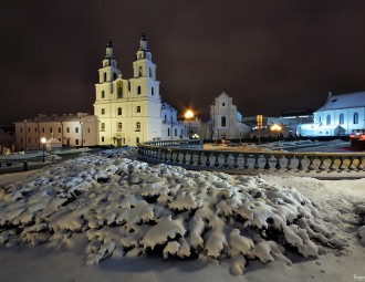 В воскресенье - сильный ветер, в понедельник - снег