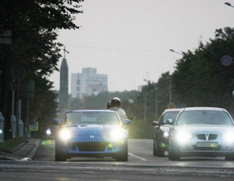 Водители в Беларуси должны днем ездить с ближним светом фар с 25 августа по 5 сентября