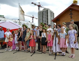 На Дзень Незалежнасці ў мінскім храме дзеці спявалі «А я в Россию домой хочу»