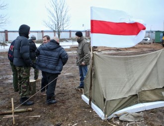 Ля Курапатаў паставілі намёт для пратэстоўцаў — будзе кругласутачная вахта (ФОТА)