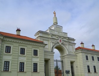 Валанцёры з ЕС дапамагаюць аднавіць палац Сапегаў у Ружанах