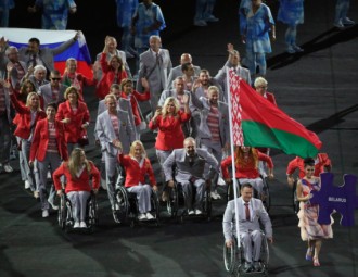 Беларус, які на адкрыцці Паралімпіяды ўзняў расейскі сцяг, будзе аштрафаваны