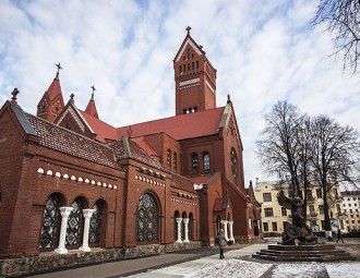 Мітрапаліт Кандрусевіч пра Чырвоны касцёл: Без дазволу дзяржавы мы не можам цвік убіць у сцяну