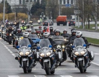 Брутальные мужчины и шикарные мотоциклы - поклонники Harley-Davidson в Минске открыли мотосезон