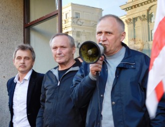 Статкевіч, Лябедзька і Някляеў завуць прайсці са сцягамі ад плошчы Свабоды да плошчы Якуба Коласа