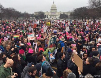 Сотни тысяч человек по всему миру протестовали против Трампа