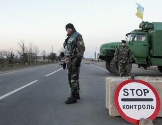 Киев приостановил транспортное сообщение с Донбассом